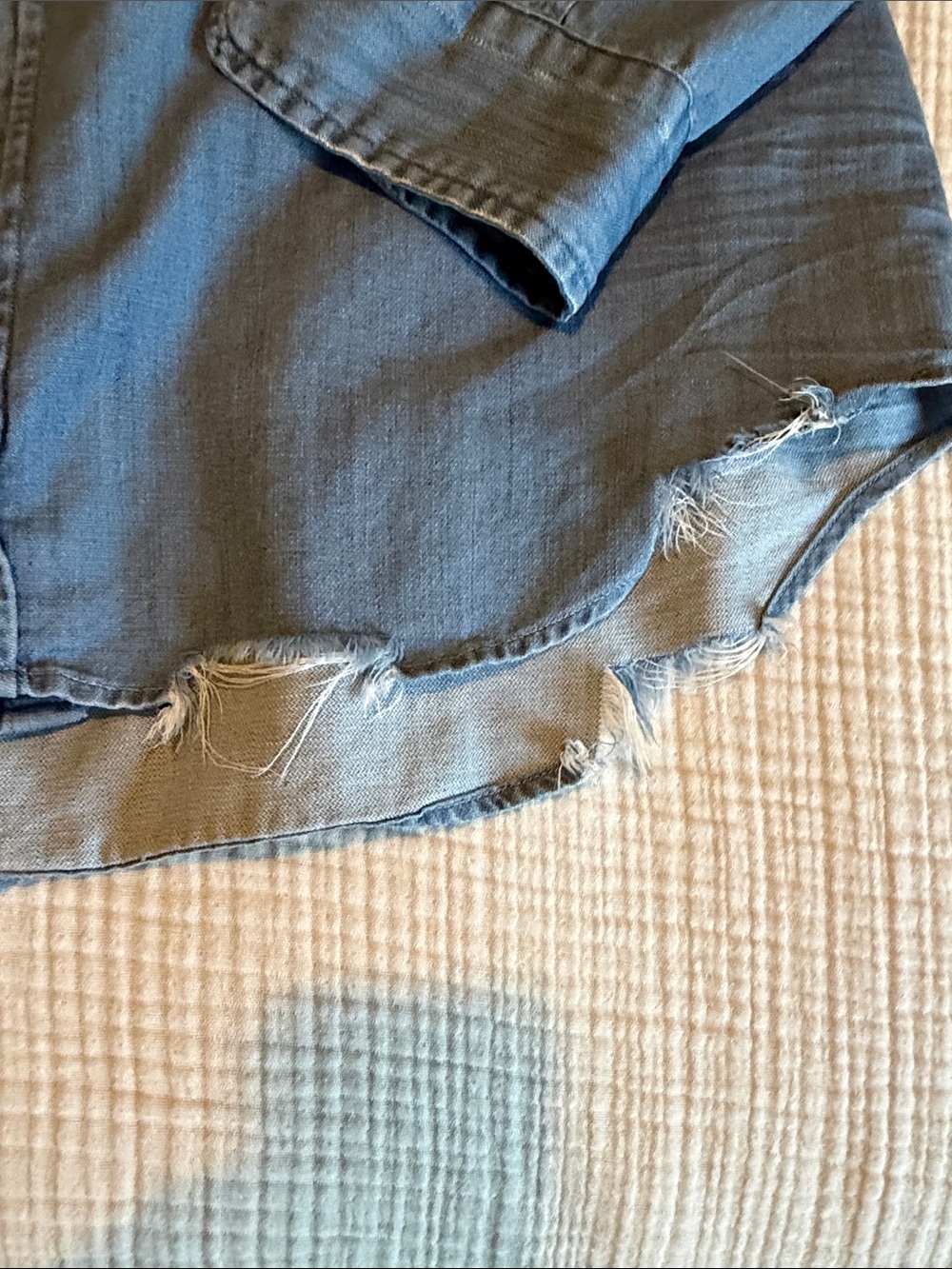 Frank & Eileen denim Casual Button-Front top size medium. - Picture 5 of 6